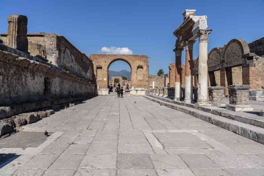 011 - Italia - Pompeya - parque arqueológico de Pompeya - Foro.jpg